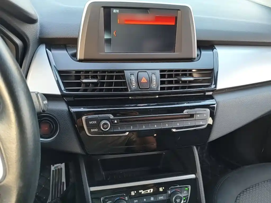 BMW 2 Series Active Tourer — фото 9