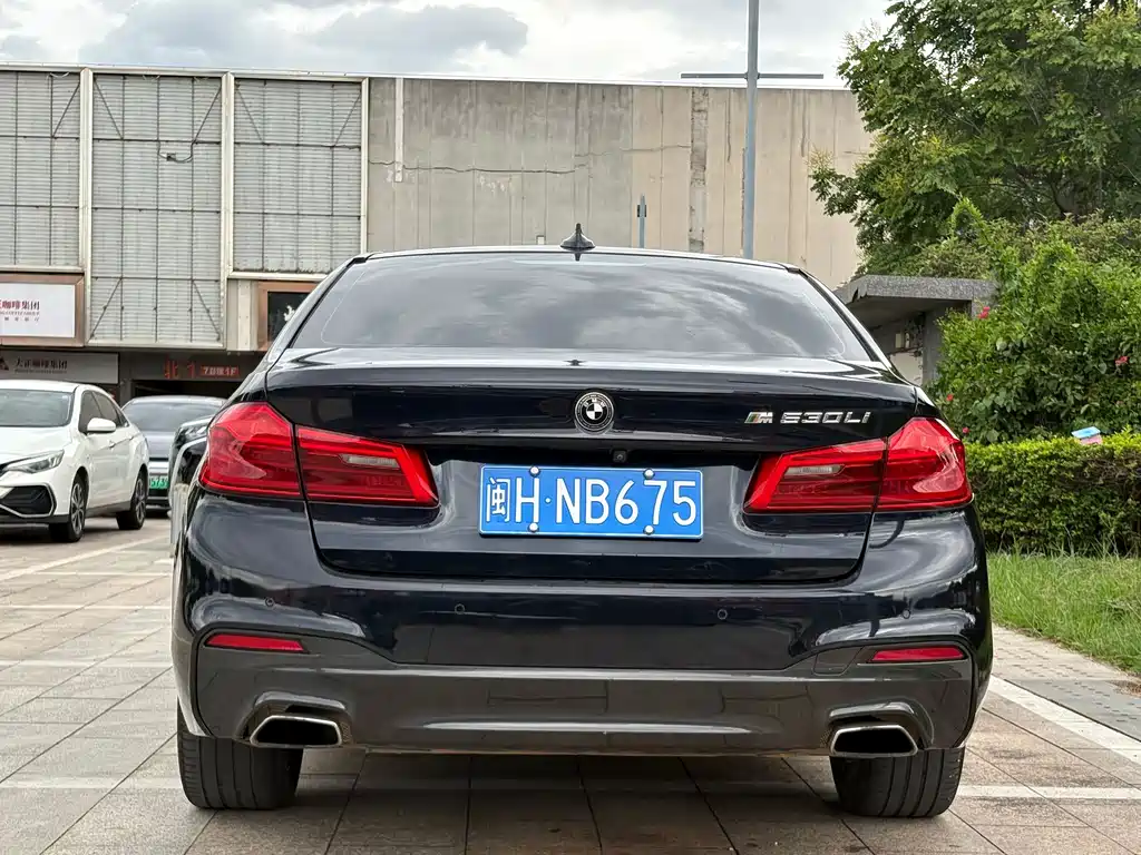 BMW 5 Series — фото 9