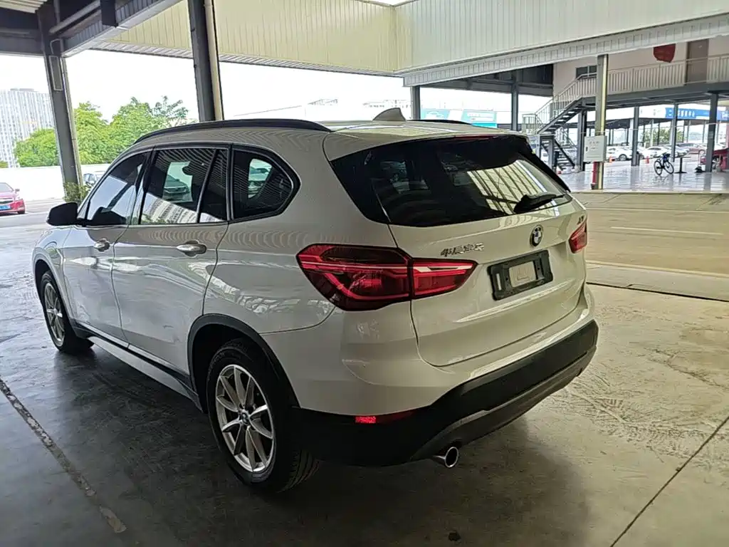 BMW X1 — фото 5