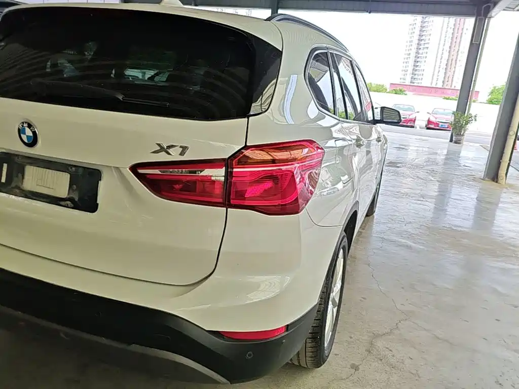 BMW X1 — фото 8
