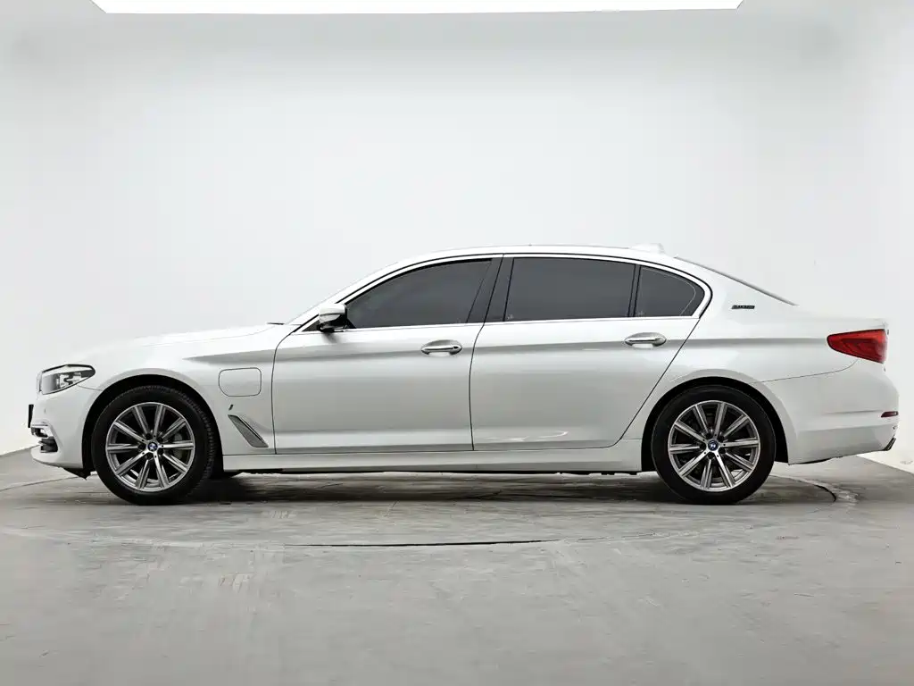 BMW 5 Series New Energy — фото 6