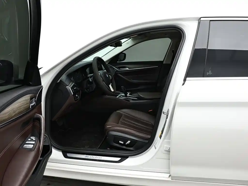 BMW 5 Series New Energy — фото 8
