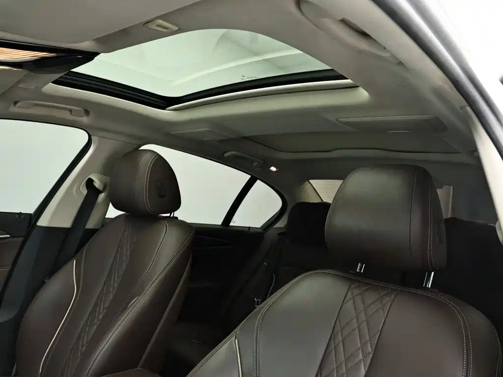 BMW 5 Series New Energy — фото 10