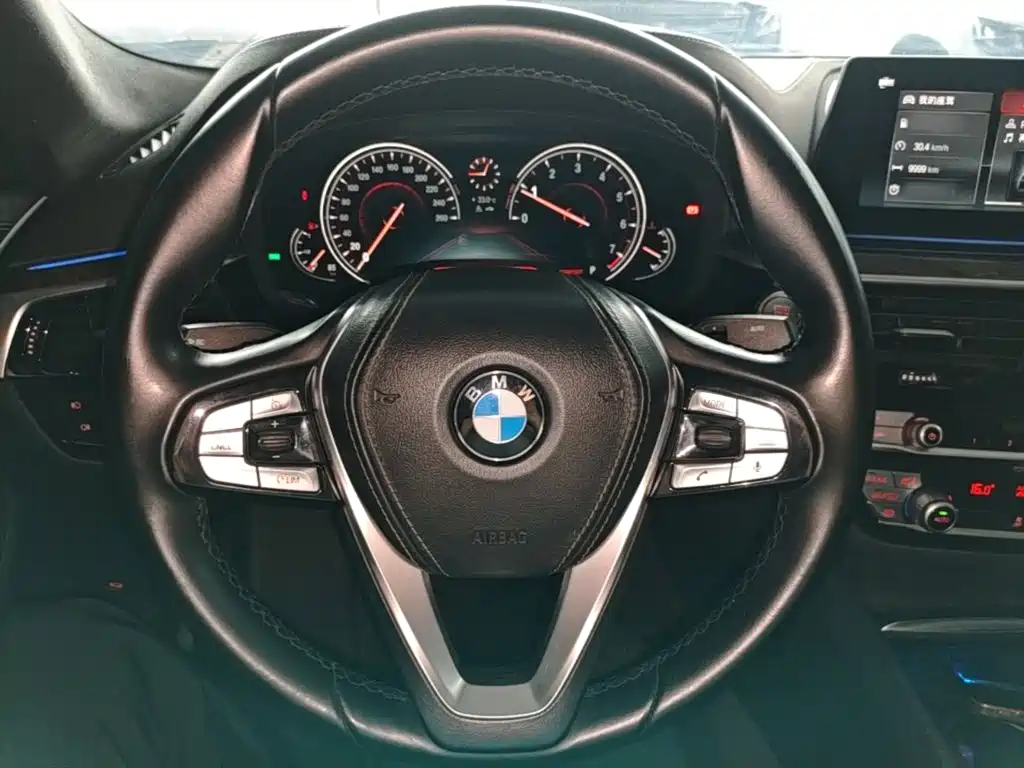 BMW 5 Series — фото 11