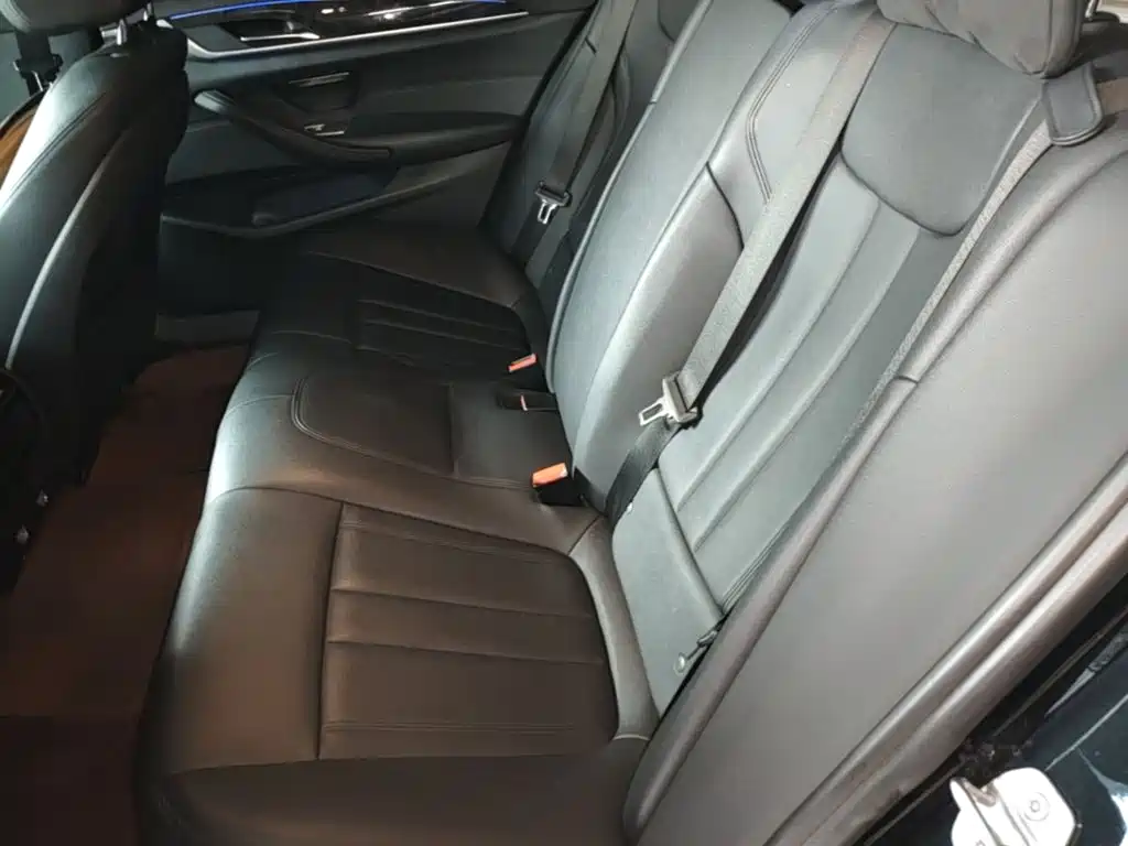 BMW 5 Series — фото 17