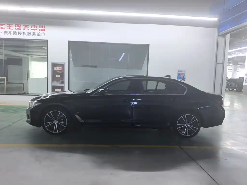 BMW 5 Series — фото 13