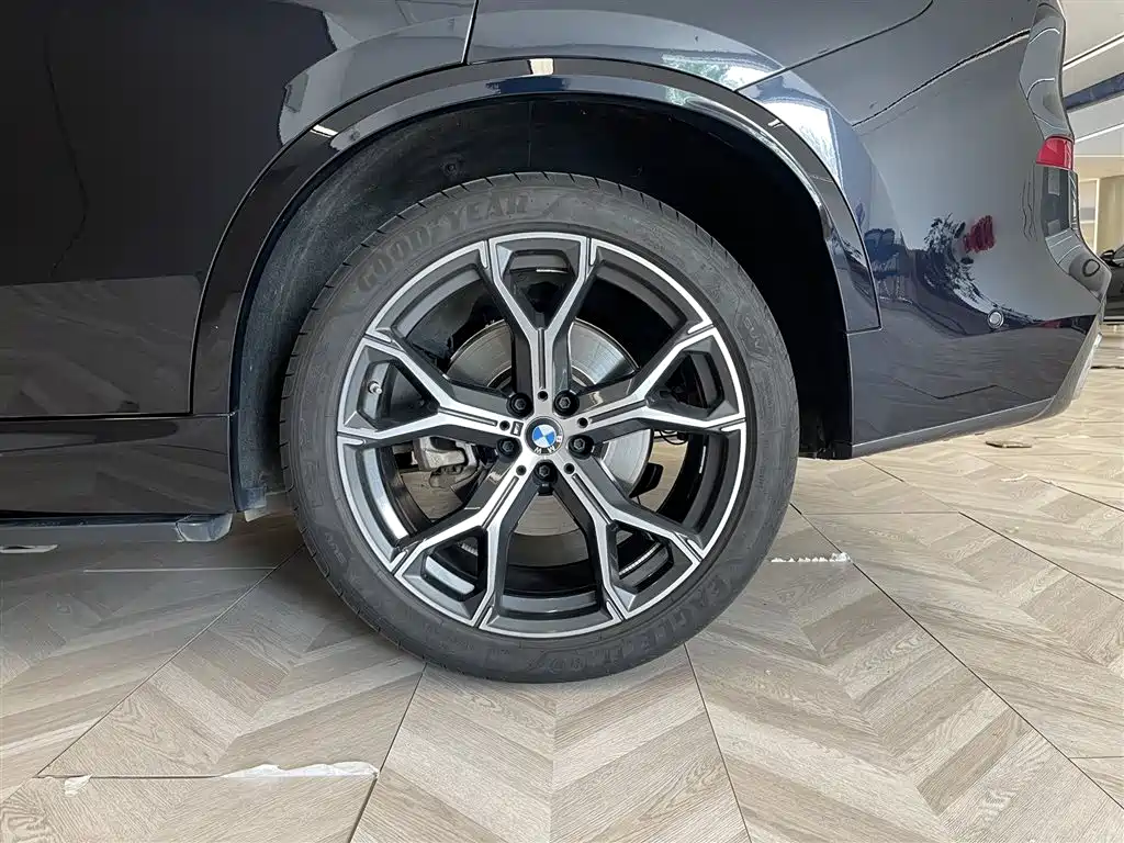 BMW X5 — фото 11