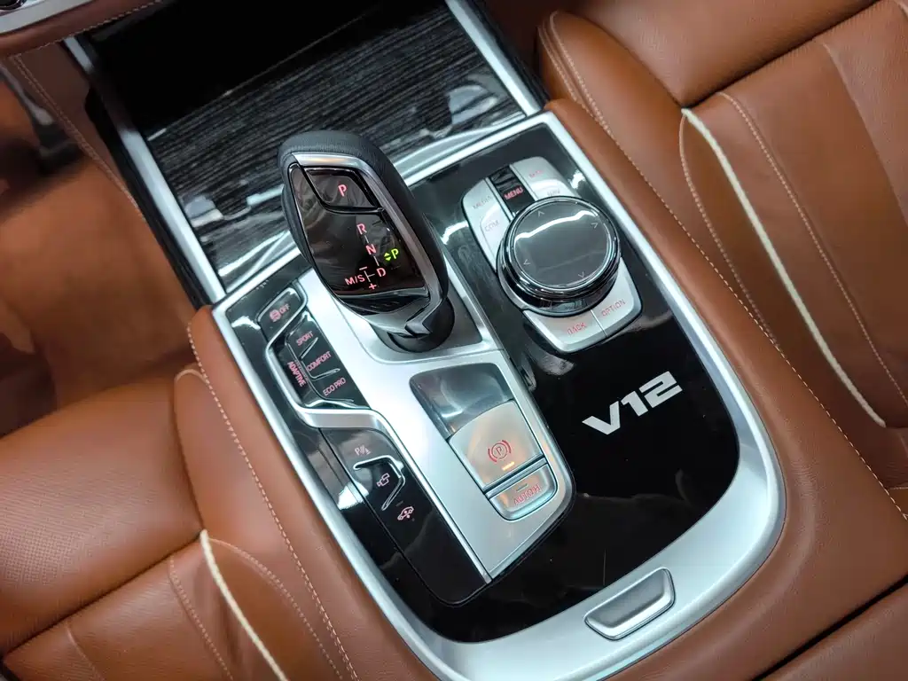 BMW 7 Series — фото 11