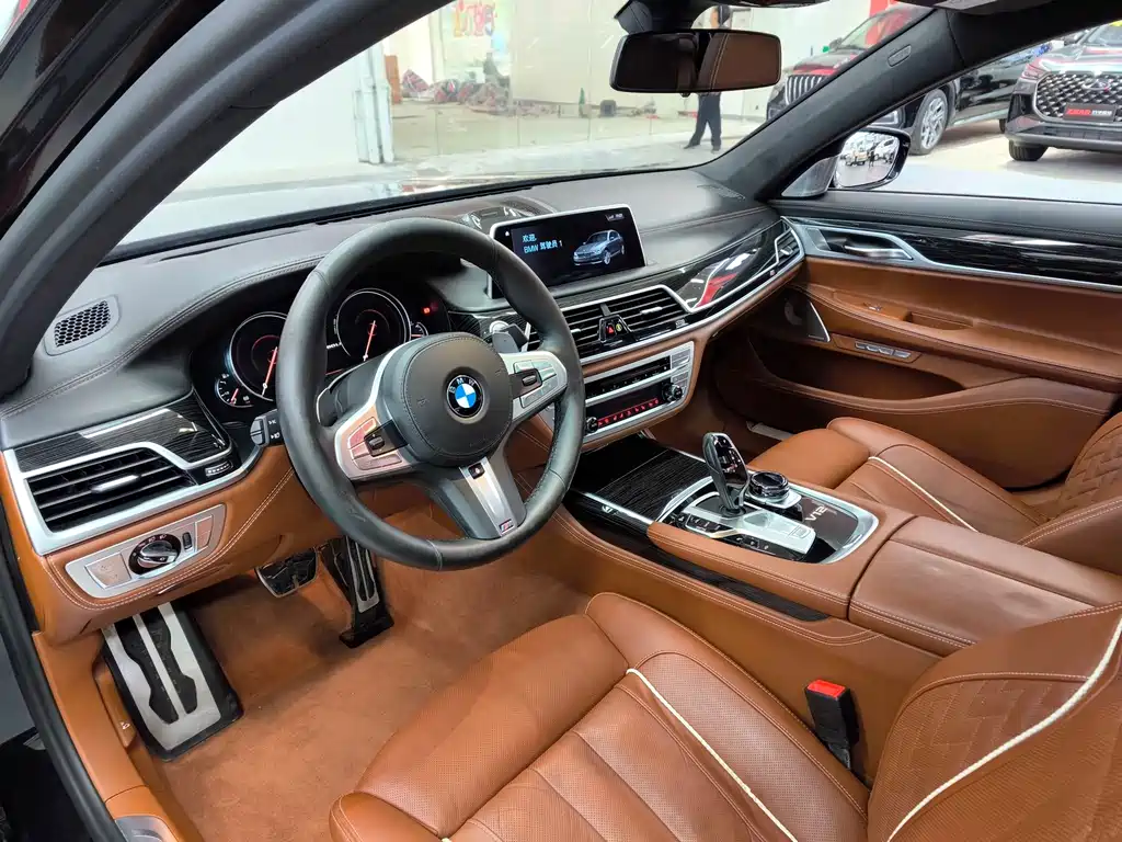 BMW 7 Series — фото 14
