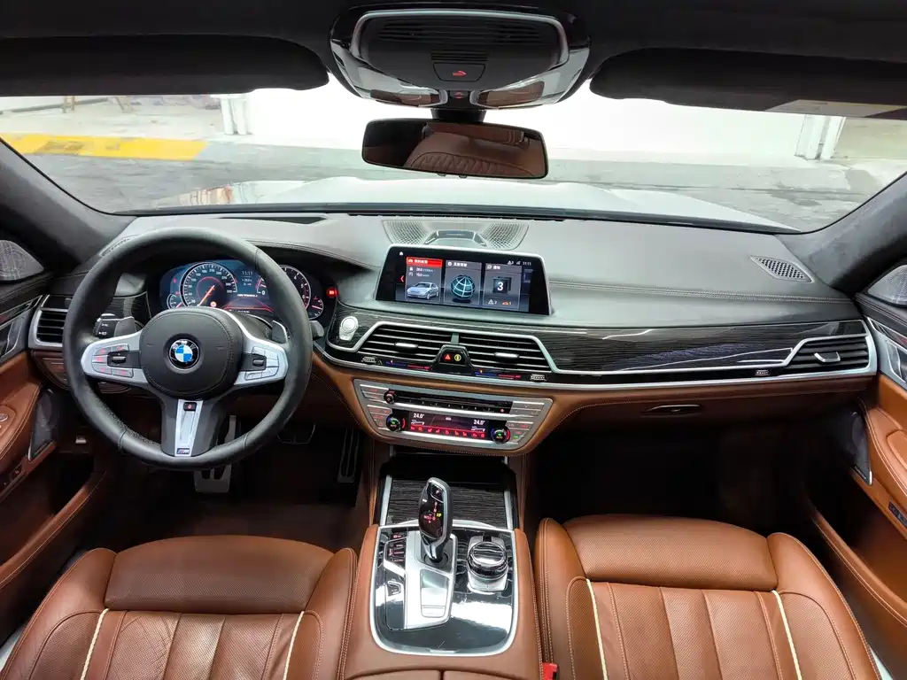 BMW 7 Series — фото 20