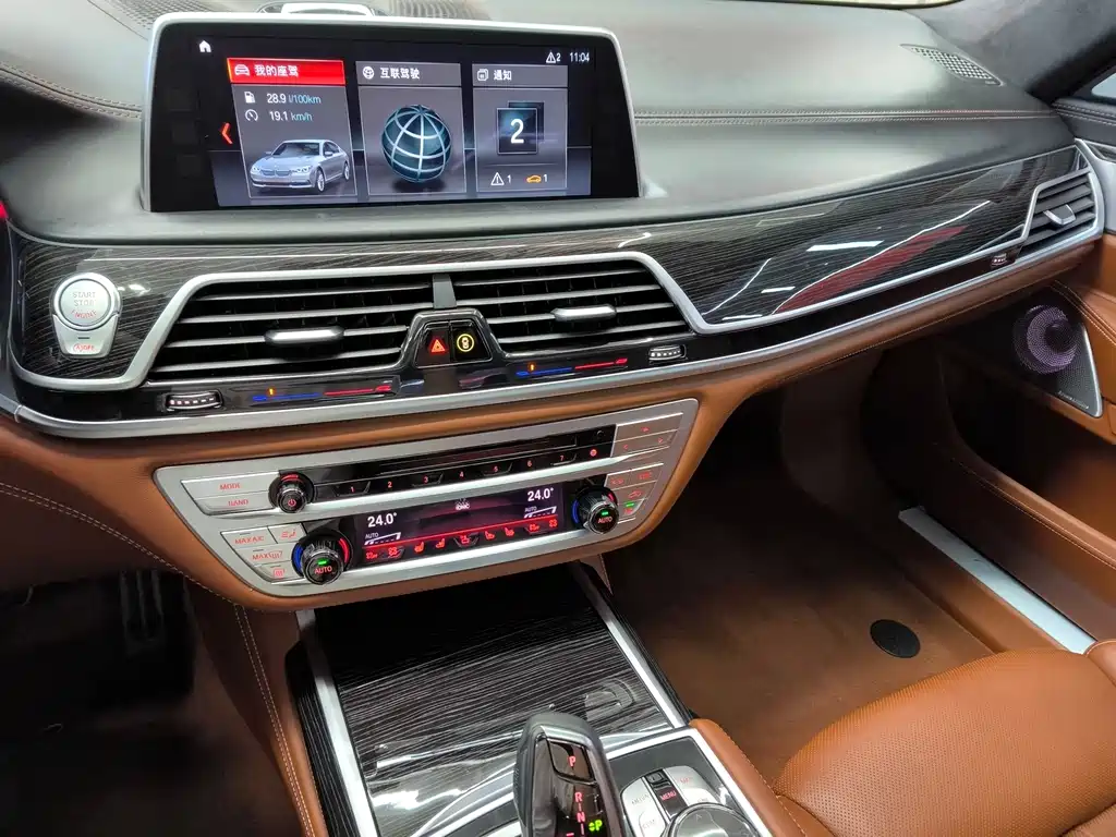 BMW 7 Series — фото 10