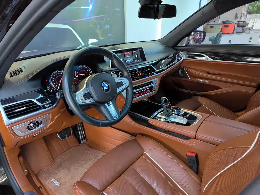 BMW 7 Series — фото 13