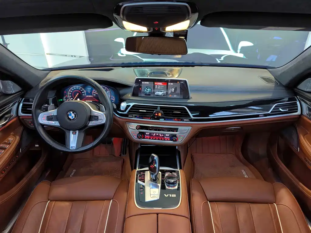BMW 7 Series — фото 17