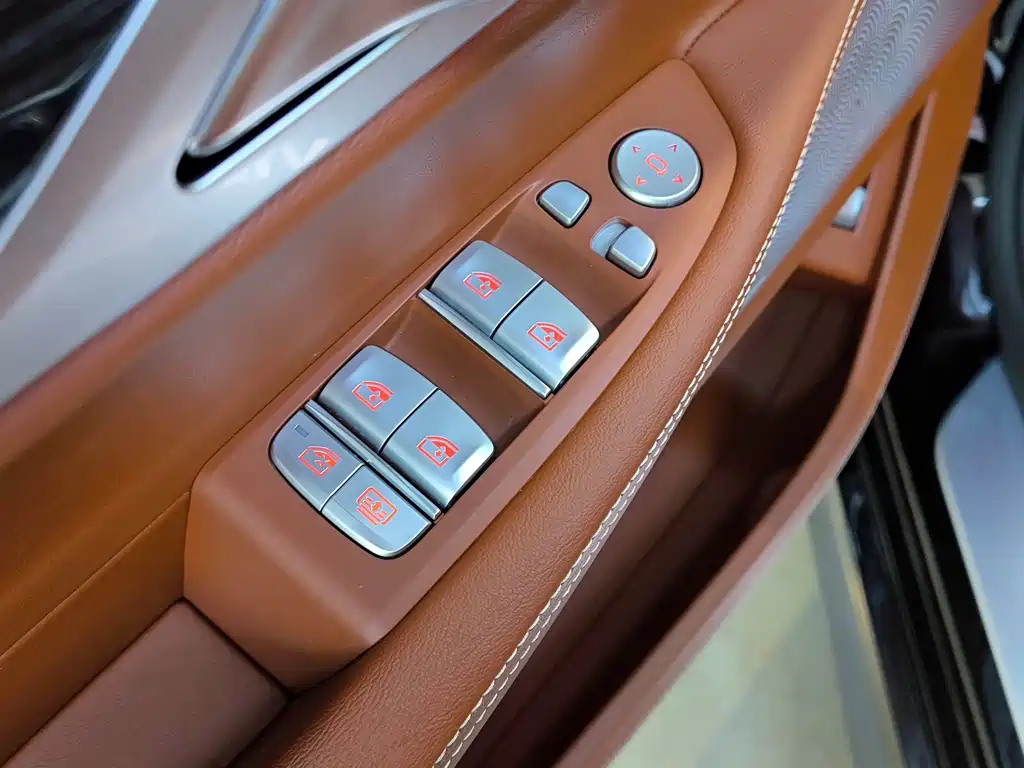 BMW 7 Series — фото 20