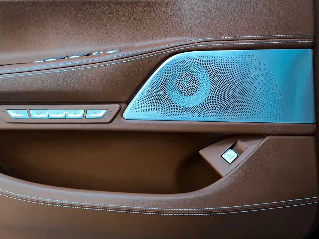BMW 7 Series — фото 22