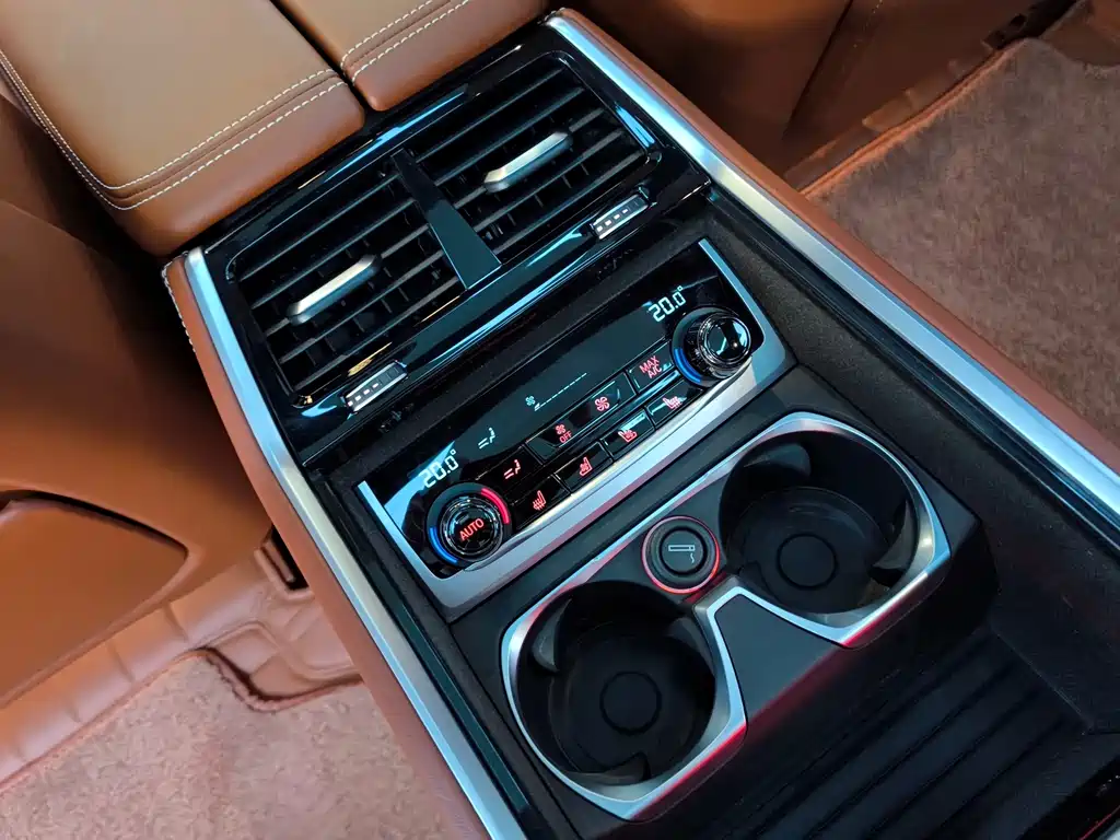 BMW 7 Series — фото 29
