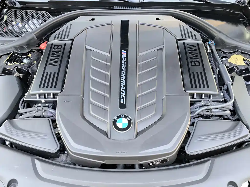 BMW 7 Series — фото 35
