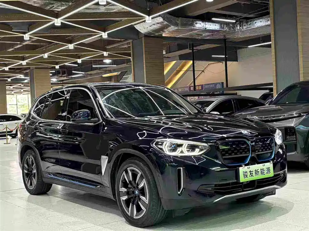 BMW iX3 — фото 11