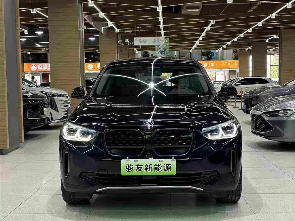 BMW iX3 — фото 10