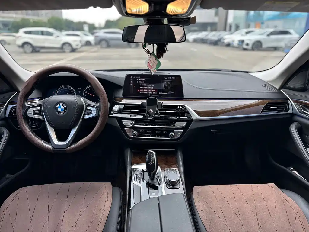 BMW 5 Series — фото 5