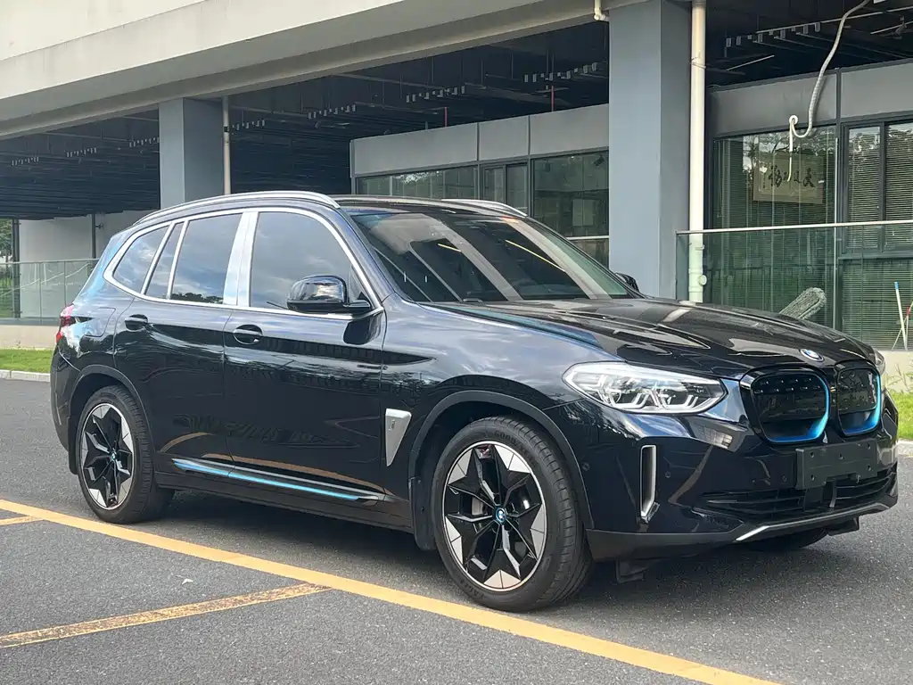 BMW iX3 — фото 5