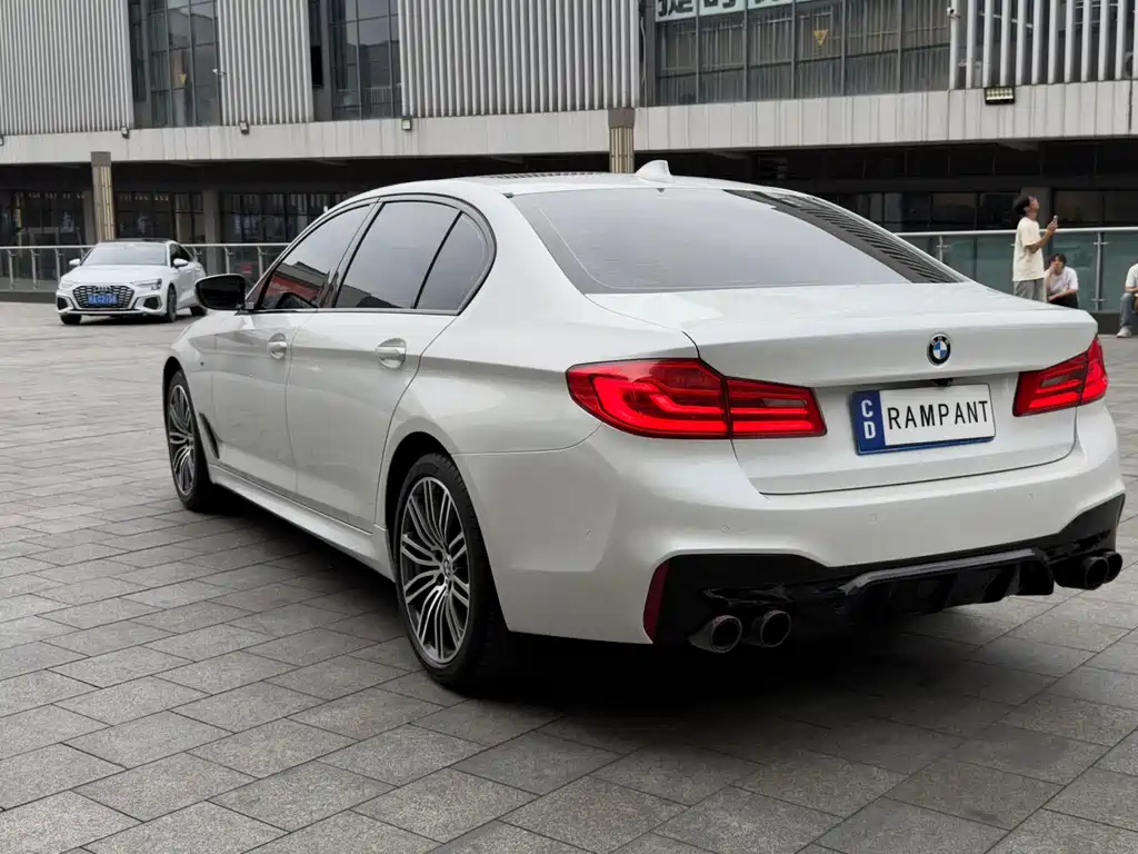 BMW 5 Series — фото 5