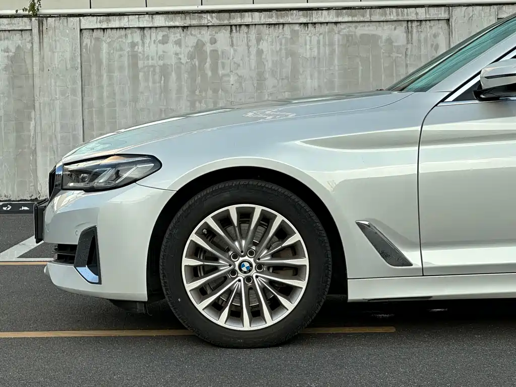 BMW 5 Series — фото 4