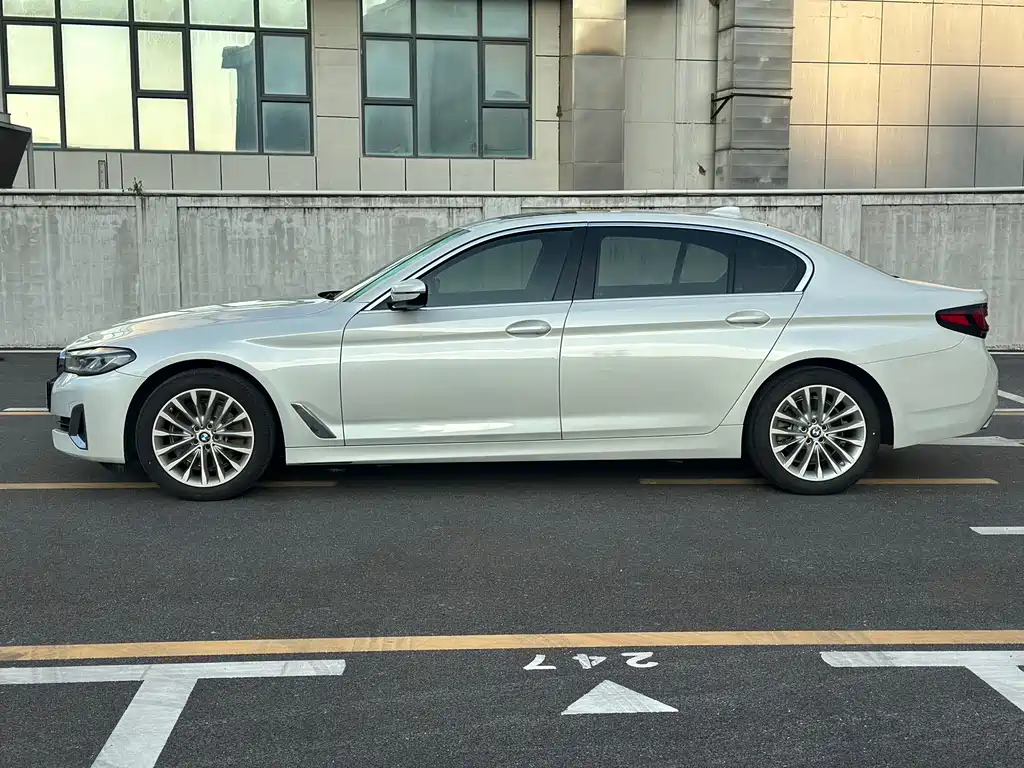 BMW 5 Series — фото 5