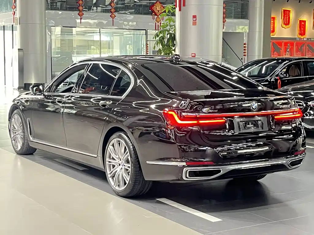 BMW 7 Series — фото 8