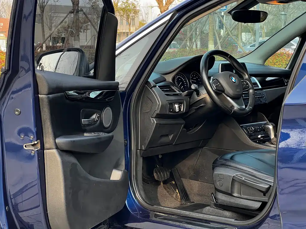 BMW 2 Series Active Tourer — фото 4