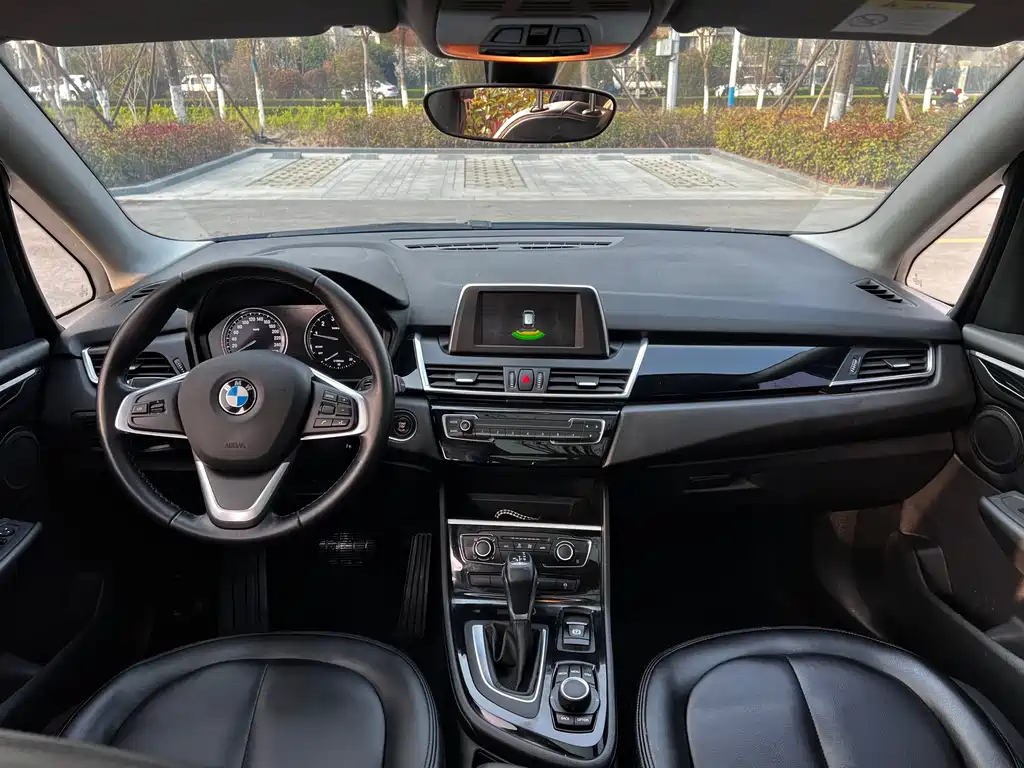 BMW 2 Series Active Tourer — фото 7