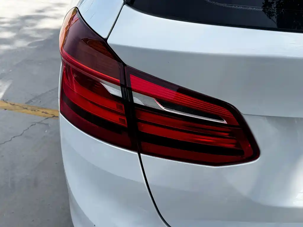 BMW 2 Series Active Tourer — фото 15