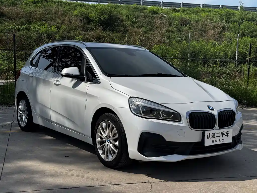 BMW 2 Series Active Tourer — фото 8