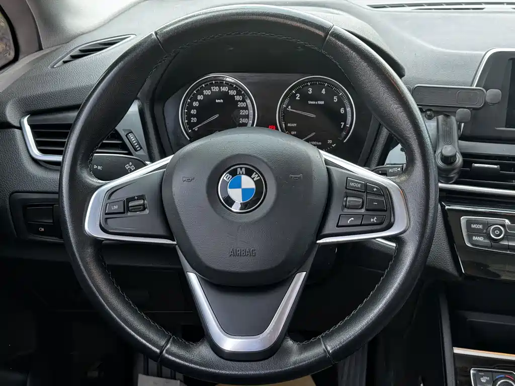 BMW 2 Series Active Tourer — фото 9