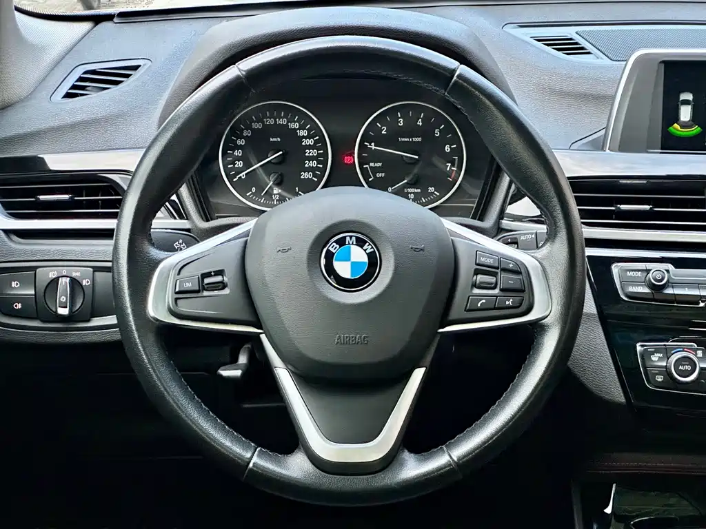 BMW X1 — фото 13