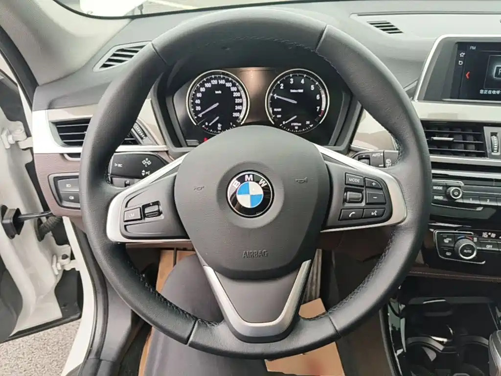 BMW X1 — фото 11