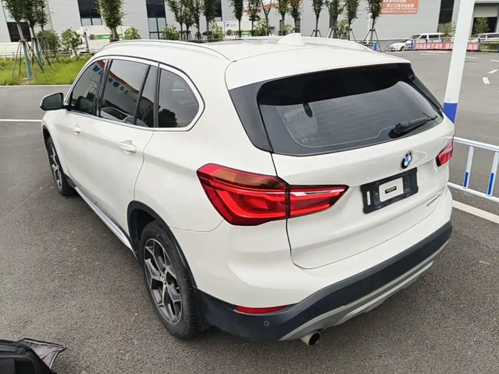 BMW X1 — фото 5