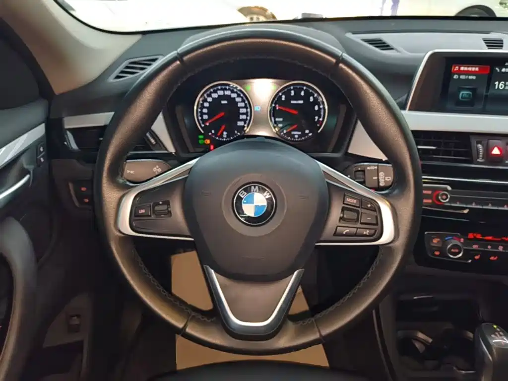 BMW X1 — фото 11