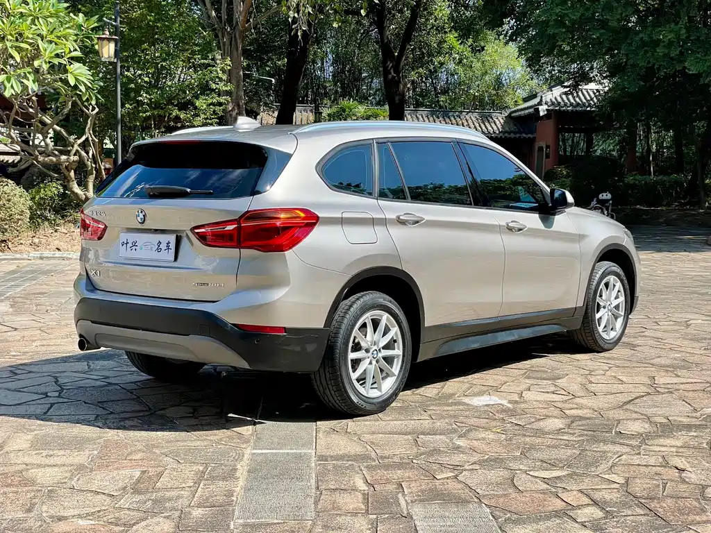 BMW X1 — фото 8