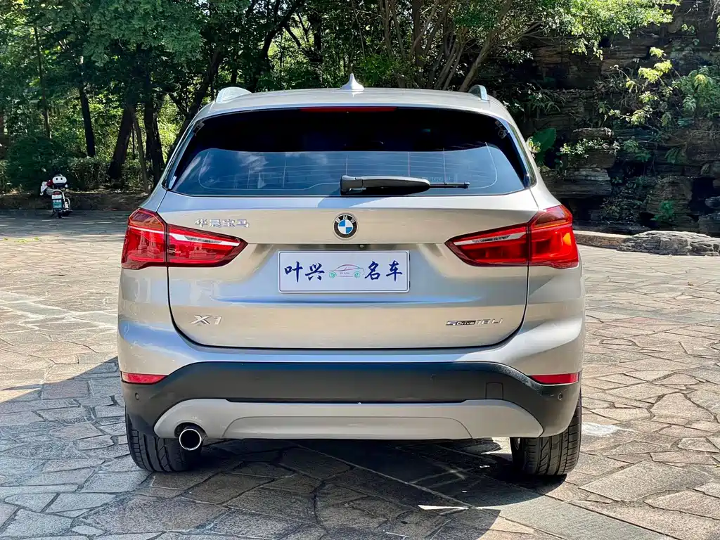 BMW X1 — фото 9