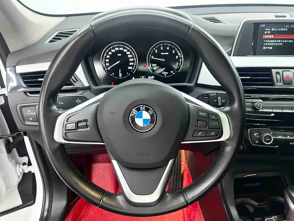 BMW X1 — фото 10
