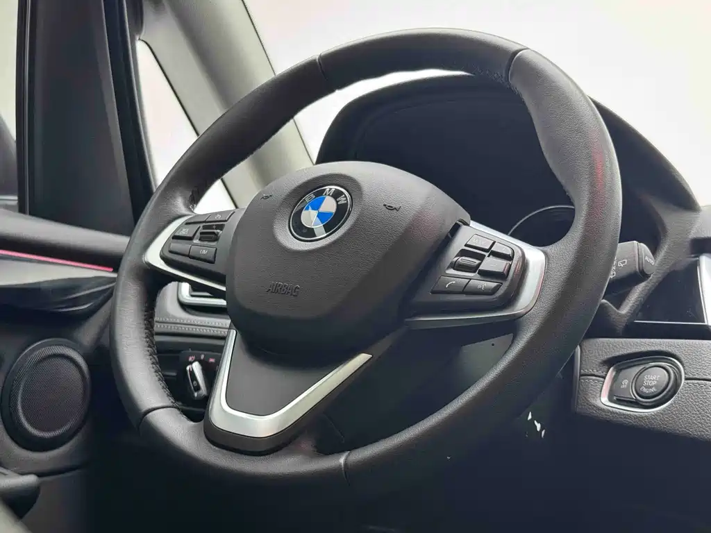 BMW 2 Series Active Tourer — фото 11