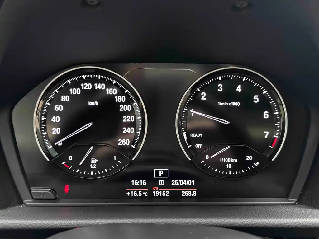 BMW 2 Series Active Tourer — фото 13