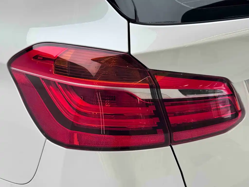 BMW 2 Series Active Tourer — фото 14