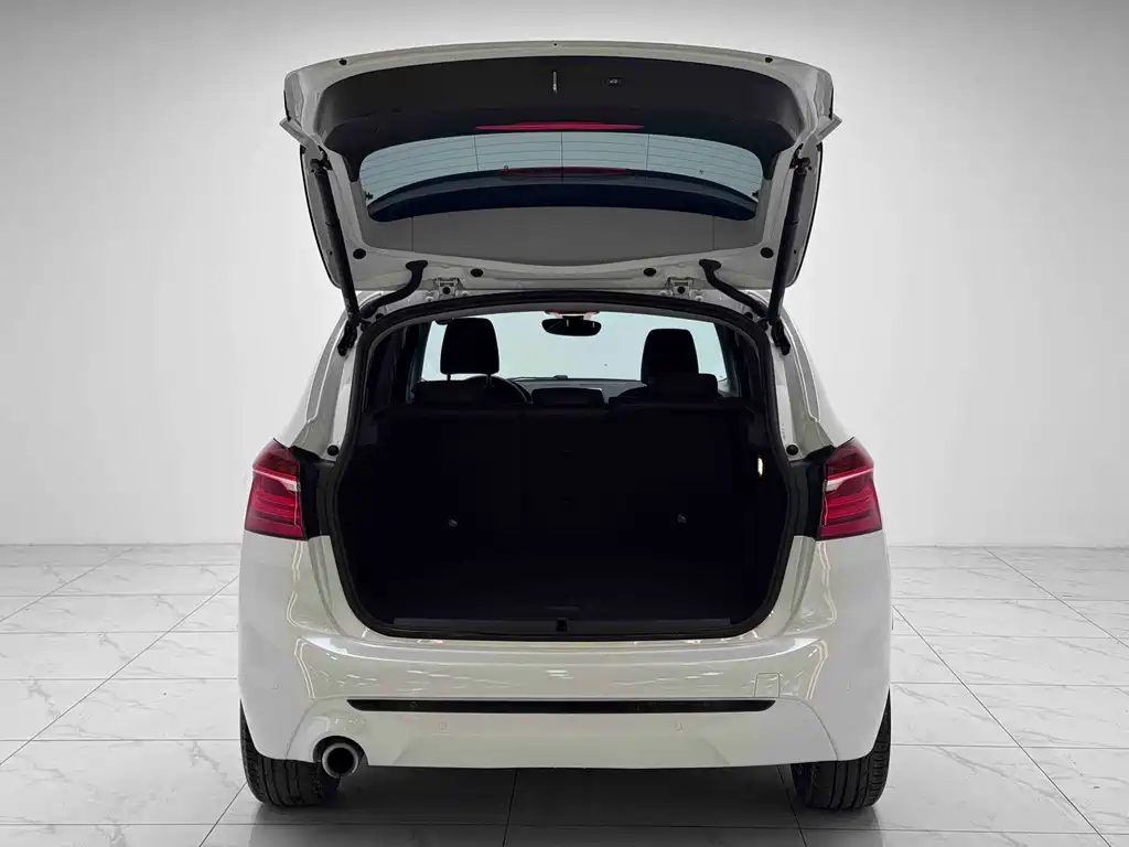BMW 2 Series Active Tourer — фото 15