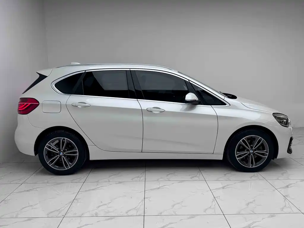 BMW 2 Series Active Tourer — фото 16