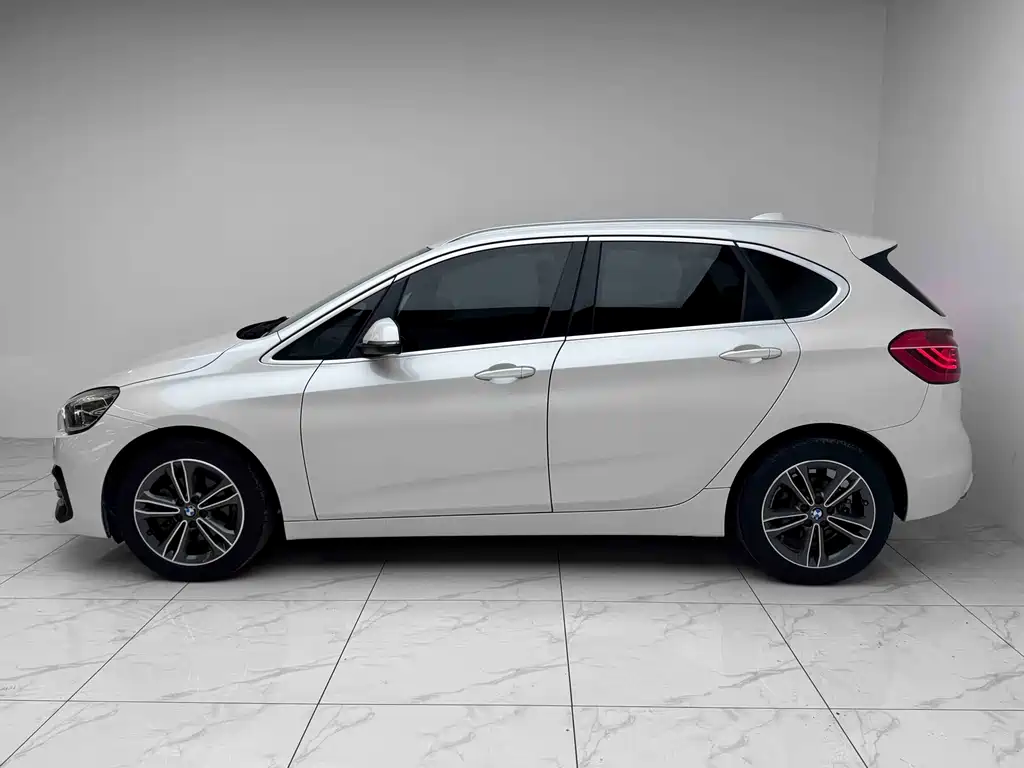 BMW 2 Series Active Tourer — фото 17