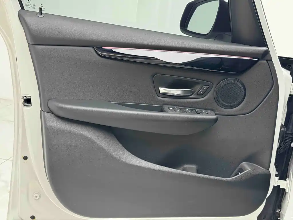 BMW 2 Series Active Tourer — фото 7