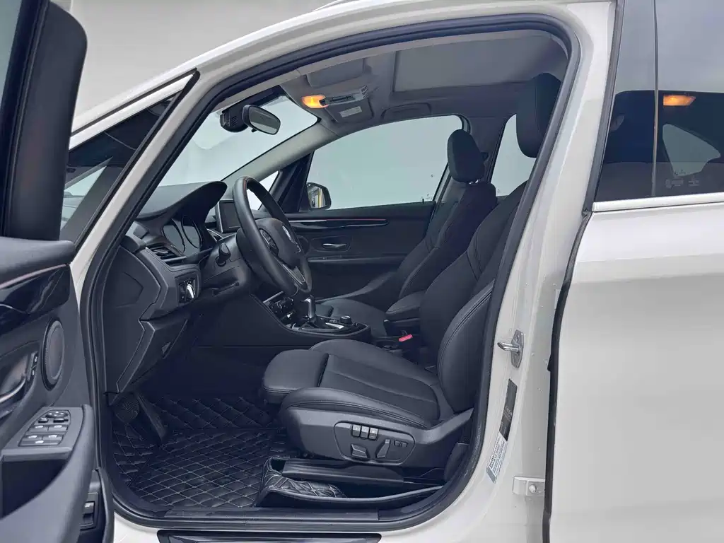 BMW 2 Series Active Tourer — фото 8