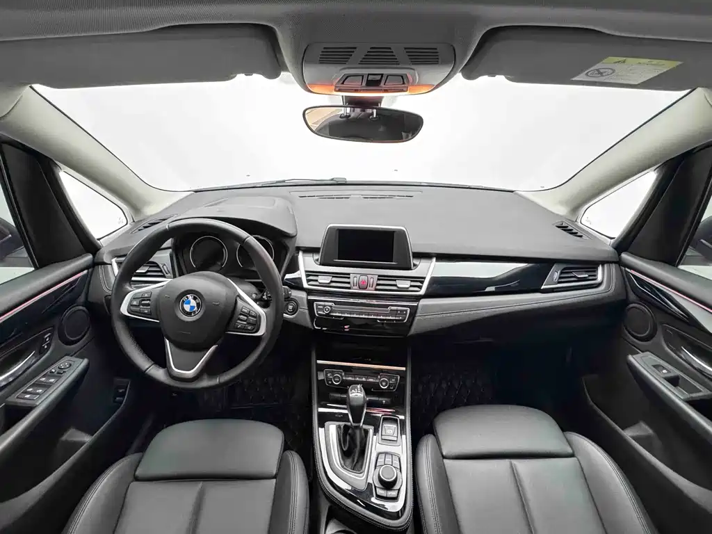 BMW 2 Series Active Tourer — фото 10